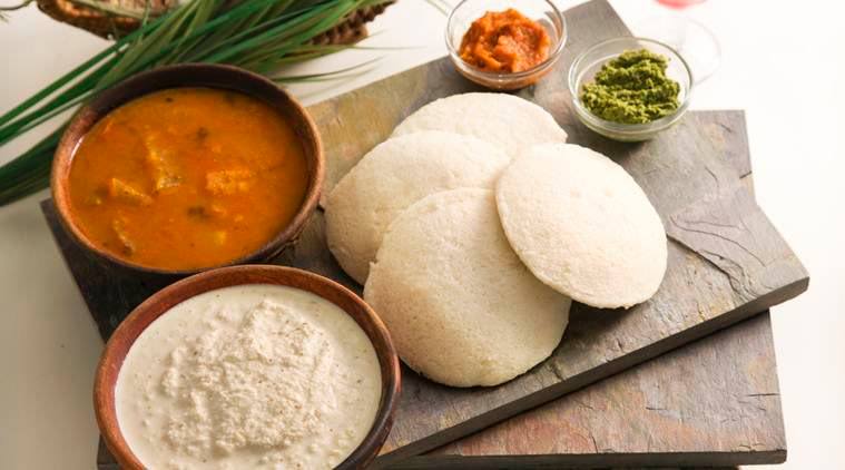  Idli, Sambar Chutney (8 PCS) 